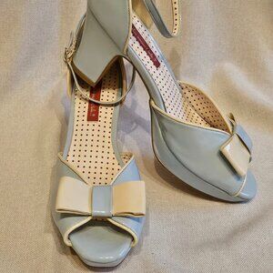 B.A.I.T. But Another Innocent Tale Blue Cream "Betty" Women Heels size 10